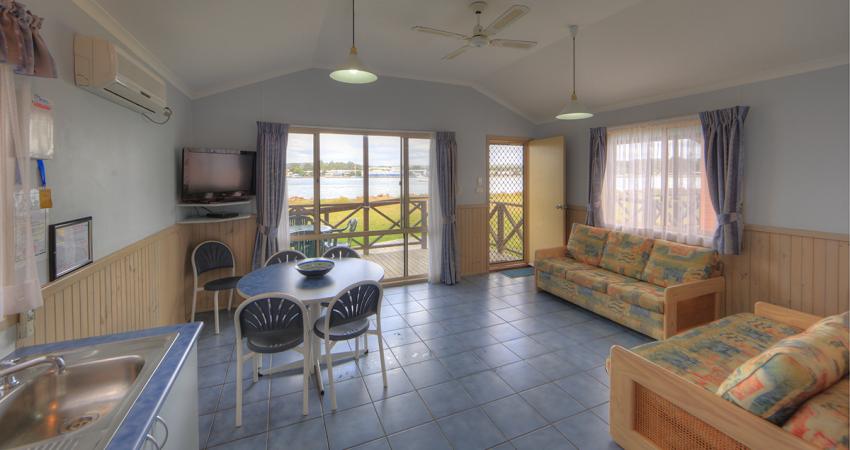 Deluxe Cabin Family Accommodation Big4 Batemans Bay At Easts